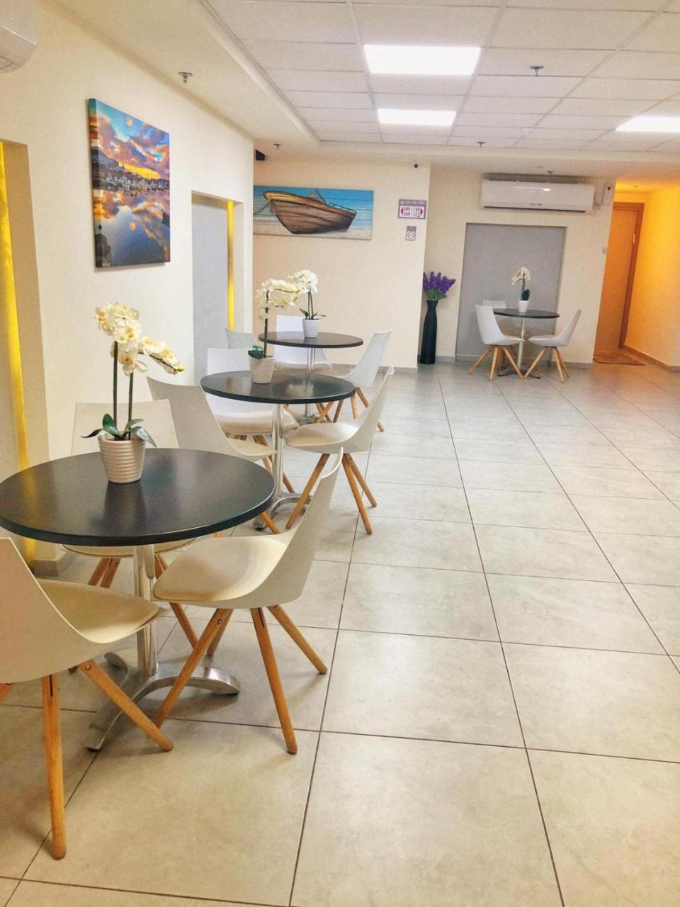 Sur La Mer Hotel Ashdod Bagian luar foto